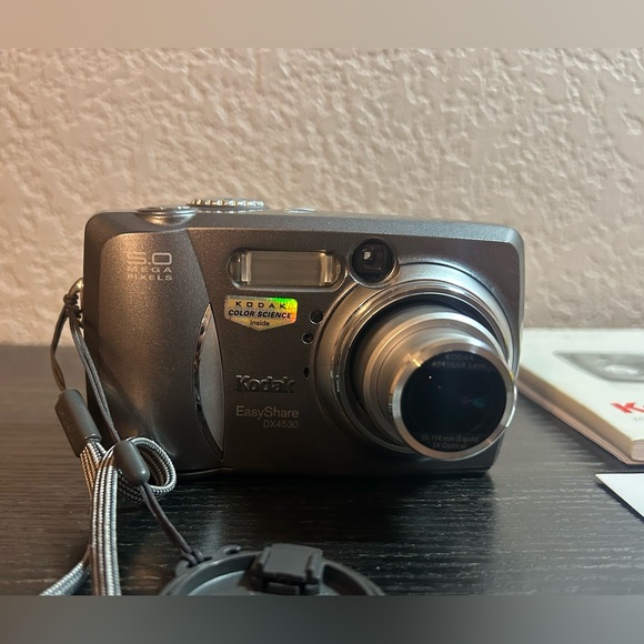 Kodak Easy Share DX4530 5.0MP Digital Camera w/accessories and box Tested - Picture 1 of 9